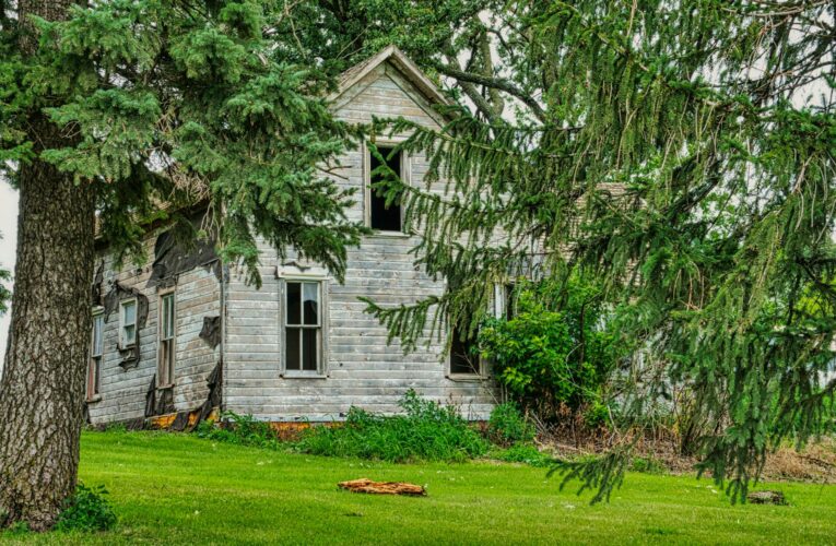 Izolacje natryskowe Bytom – czy można je wykonać w starym domu?