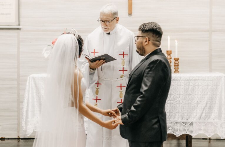 Jak wygląda ceremonia ślubna w różnych religiach?